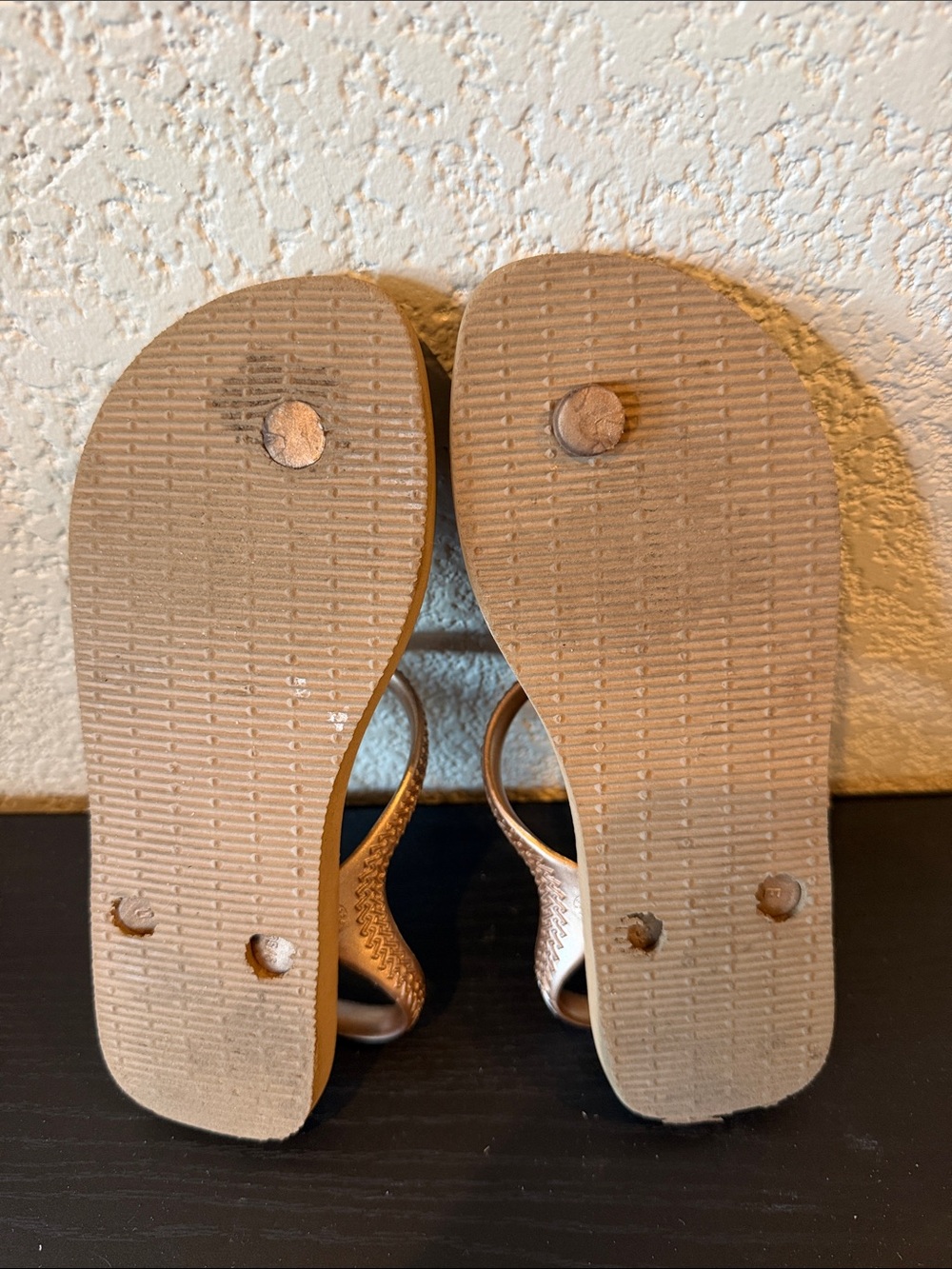 Havaianas Rose Gold Flash Urban Flip Flop Sandals - Picture 9 of 12